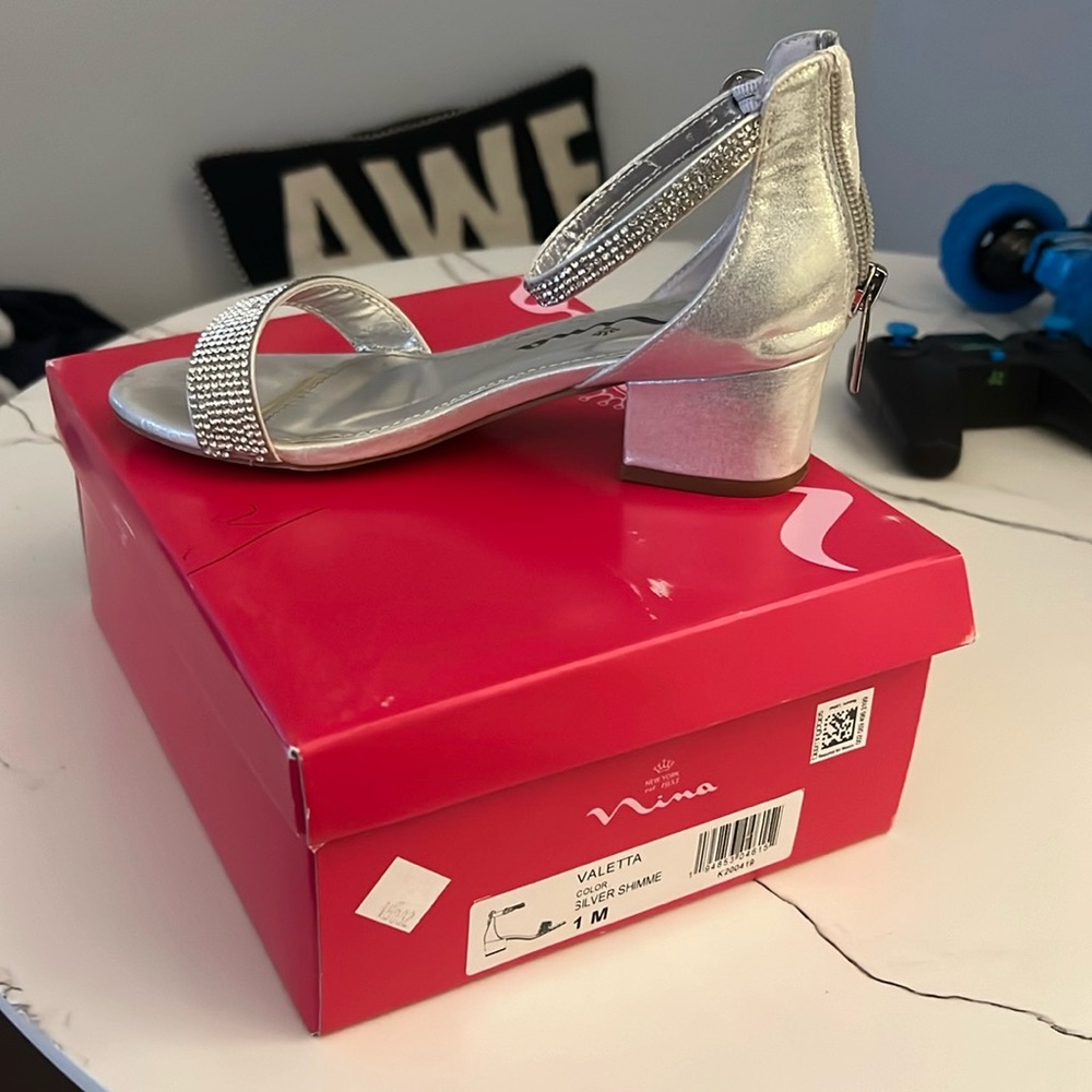 Girls Nina silver shimmer heels size 1M